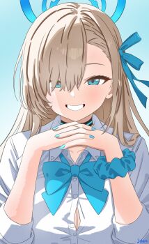 1girl artist_name asuna_(blue_archive) asuna_(school_uniform)_(blue_archive) asymmetrical_bangs black_choker blue_archive blue_bow blue_bowtie blue_eyes blue_halo blue_nails bow bowtie brown_hair button_gap choker collared_shirt commentary english_commentary eyes_visible_through_hair fingernails gradient_background grin hair_over_one_eye halo hands_up highres interlocked_fingers long_bangs long_hair looking_at_viewer nail_polish own_hands_together school_uniform shirt smile solo suumii three-quarter_sleeves upper_body white_shirt wing_collar