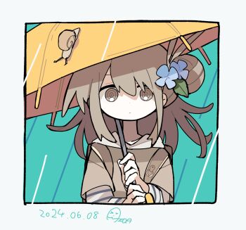 1girl aida_(aidia) border brown_eyes brown_hair brown_hoodie closed_mouth commentary_request dated green_background hair_between_eyes hair_bun highres holding holding_umbrella hood hood_down hoodie layered_sleeves long_hair long_sleeves looking_at_viewer original rain short_over_long_sleeves short_sleeves signature single_side_bun snail solo striped_sleeves umbrella upper_body white_border yellow_umbrella