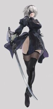 1girl 2b_(nier:automata) absurdres black_gloves black_hairband blindfold boots breasts cleavage_cutout clothing_cutout commentary_request covered_eyes darao_(daradara_suyaaa) feather-trimmed_sleeves feather_trim full_body gloves grey_background hairband highleg highleg_leotard highres holding holding_sword holding_weapon juliet_sleeves leotard long_sleeves looking_at_viewer mole mole_under_mouth nier:automata nier_(series) puffy_sleeves short_hair skindentation solo sword thighhighs thighhighs_under_boots thong_leotard twitter_username virtuous_contract weapon white_hair white_leotard