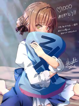 1girl antenna_hair back_bow blue_bow blurry blurry_background blush bow braid brown_hair bun_with_braided_base commentary_request covered_mouth dated dress duvalie eiyuu_densetsu embarrassed green_eyes hair_between_eyes hair_bun hair_intakes hair_ribbon heart highres holding holding_pillow light_rays long_sleeves looking_at_viewer on_bed pillow puffy_long_sleeves puffy_sleeves ribbon sen_no_kiseki sen_no_kiseki_(series) sen_no_kiseki_iv short_hair signature single_hair_bun sitting solo sunbeam sunlight tinybiard translation_request twitter_username