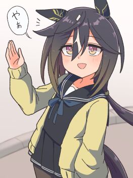 1girl animal_ears black_hair brown_eyes brown_hair coat ear_covers ear_ornament echieichi hair_between_eyes highres horse_ears horse_girl horse_tail long_hair looking_at_viewer multicolored_hair ponytail purple_eyes sailor_collar sailor_shirt school_uniform shirt smile solo stay_gold_(umamusume) streaked_hair tail umamusume white_hair yellow_coat