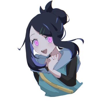 1girl black_hair blue_hair blush cowlick eyelashes hair_bun hair_ornament hairclip highres hood hoodie liko_(pokemon) long_hair long_sleeves looking_at_viewer mochi_mochi_dance multicolored_hair nintendo open_mouth pokemon pokemon_(anime) pokemon_horizons purple_eyes seiun_(hoshigumo_72) shirt simple_background smile upper_body white_background yellow_bag