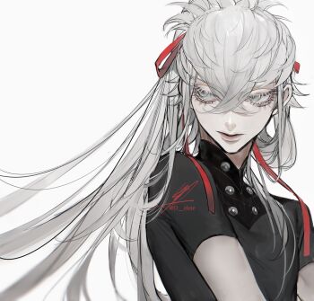 1boy asclepius_(fate) au_(d_elete) black_shirt closed_mouth crossed_bangs fate/grand_order fate_(series) grey_eyes hair_between_eyes hair_ribbon long_eyelashes long_hair looking_back male_focus red_ribbon ribbon shirt short_sleeves simple_background solo upper_body very_long_hair white_background