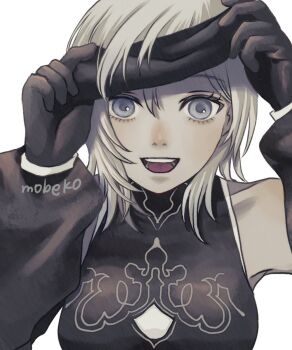 10h_(nier_reincarnation) 1girl artist_name bare_shoulders black_dress black_gloves black_sleeves black_visor blindfold blindfold_lift china_dress chinese_clothes detached_sleeves dress gloves grey_eyes grey_hair hair_between_eyes highres looking_at_viewer medium_hair mobeko0128 nier_(series) nier_reincarnation open_mouth smile solo upper_body white_background