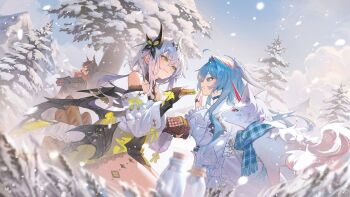 1boy 2girls against_tree ahoge animal_ears baguette black_gloves black_hair blue_eyes blue_hairband blue_scarf blue_sky blurry bread chyoel commentary_request depth_of_field detached_sleeves dress duet_night_abyss eating fina_(duet_night_abyss) fingerless_gloves food gloves green_eyes hair_intakes hair_ornament hairband holding holding_food holding_sandwich looking_at_another multiple_girls outsider_(duet_night_abyss) plaid_clothes plaid_scarf profile psyche_(duet_night_abyss) red_hair sandwich scarf sky snow tree white_hair white_sleeves