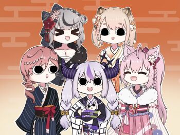 &gt;_&lt; 5girls :d ^_^ animal_ear_fluff animal_ears antenna_hair bell black_hair black_kimono braid breasts brown_background character_print cleavage closed_eyes collarbone commentary_request demon_horns egasumi fang feathered_wings fong_(fongthe0125) grey_hair hair_bell hair_ornament hakama hakama_skirt hakui_koyori hakui_koyori_(new_year) head_wings highres hololive horns japanese_clothes jingle_bell kazama_iroha kazama_iroha_(new_year) kimono la+_darknesss la+_darknesss_(new_year) large_breasts long_hair multicolored_hair multiple_girls obi open_mouth pink_hair pink_hakama pink_wings ponytail print_kimono sakamata_chloe sakamata_chloe_(new_year) sash short_eyebrows skirt smile streaked_hair takane_lui takane_lui_(new_year) thick_eyebrows twintails very_long_hair virtual_youtuber white_kimono wings xd