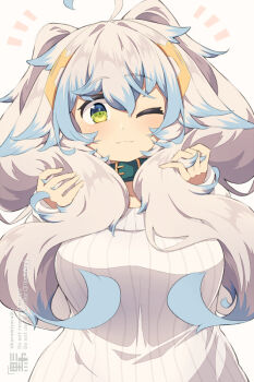 1girl ;) animal_ears blue_hair breasts commentary_request green_eyes kuromiya large_breasts long_hair looking_at_viewer multicolored_hair one_eye_closed original shiromiya_asuka_(kuromiya) smile solo sweater two-tone_hair white_hair white_sweater