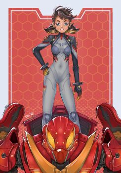 1girl absurdres artist_name black_bodysuit black_hair bodysuit breasts commentary covered_navel dart3_9 english_commentary grey_bodysuit hair_ornament hand_on_own_hip highres looking_at_viewer marvel marvel_rivals mecha mecha_pilot_suit multicolored_bodysuit multicolored_hair peni_parker red_background robot smile solo sp//dr spider-man_(series) spider-verse standing streaked_hair twintails two-tone_bodysuit