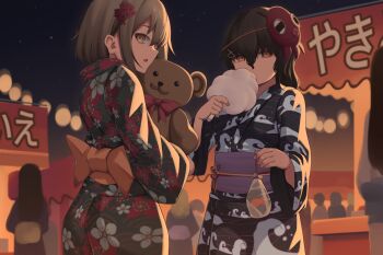 2girls adachi_t_(xadachit) back_bow bag bagged_fish black_kimono black_sky bow brown_hair cloud_print commentary commission cotton_candy english_commentary fish floral_print floral_print_kimono flower food from_side girls&#039;_frontline girls&#039;_frontline_neural_cloud grey_hair hair_between_eyes hair_flower hair_ornament hairclip hatsuchiri_(neural_cloud) highres holding holding_bag holding_cotton_candy holding_food holding_stuffed_toy japanese_clothes kimono long_hair long_sleeves looking_at_viewer mask medium_hair mole mole_under_eye multiple_girls night obi open_mouth orange_bow orange_eyes outdoors print_kimono sash sidelocks sky standing star_(sky) stuffed_animal stuffed_toy summer_festival teddy_bear turning_head vector_(girls&#039;_frontline) wide_sleeves