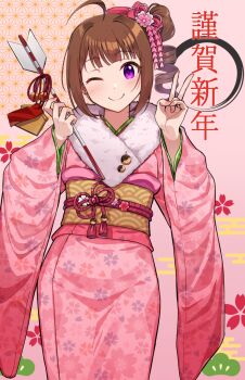 1girl ahoge arrow_(projectile) blunt_bangs brown_hair commentary_request curtained_hair dot_nose drill_hair eyelashes floral_print floral_print_kimono flower fur-trimmed_kimono fur_trim hair_flower hair_ornament hair_ribbon hamaya happy_new_year holding holding_arrow idolmaster idolmaster_million_live! idolmaster_million_live!_theater_days japanese_clothes kamille_(vcx68) kimono light_blush looking_at_viewer medium_hair new_year obi obijime one_eye_closed pink_kimono print_kimono purple_eyes ribbon sash side_drill smile solo translation_request v yokoyama_nao