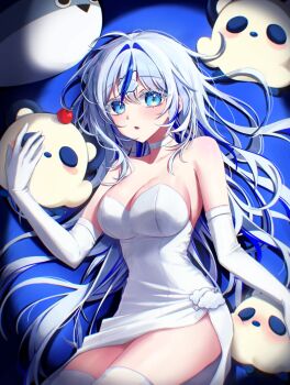 1girl aokumo_rin blue_eyes breasts choker choppy_bangs cleavage cloud_hair_ornament cowboy_shot dress elbow_gloves gloves grey_hair hand_up hashtag-only_commentary highres kurimi_(aokumo_rin) large_breasts long_hair looking_at_viewer lying maengowl multicolored_hair on_side parted_lips side_slit solo stellive strapless strapless_dress streaked_hair virtual_youtuber white_choker white_dress white_gloves