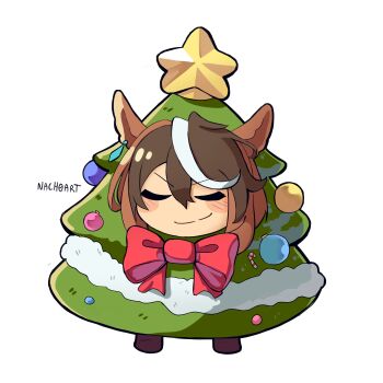 1girl animal_ears blush bow brown_hair christmas_ornaments christmas_tree christmas_tree_costume closed_eyes closed_mouth facing_viewer hair_between_eyes highres horse_ears horse_girl long_hair multicolored_hair nach0art red_bow simple_background smile smirk solo star_(symbol) streaked_hair symboli_rudolf_(christmas_emperor_tree)_(umamusume) symboli_rudolf_(umamusume) tree_costume umamusume white_background white_hair