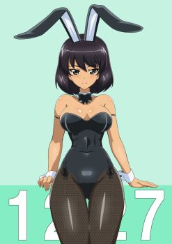 1girl alternate_costume animal_ears bare_shoulders black_bow black_bowtie black_eyes black_hair black_leotard blush bow bowtie breasts cleavage closed_mouth collarbone commentary_request covered_navel cowboy_shot dark-skinned_female dark_skin detached_collar fake_animal_ears fishnets girls_und_panzer gluteal_fold green_background highres hoshino_(girls_und_panzer) large_breasts leotard light_smile looking_at_viewer medium_hair nao_(nao_puku777) pantyhose playboy_bunny rabbit_ears simple_background smile solo standing strapless strapless_leotard thigh_gap wrist_cuffs