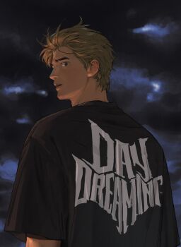 1boy artbyshinji black_shirt blonde_hair cloud cloudy_sky commentary dark_cloud from_behind grey_eyes highres looking_at_viewer looking_back male_focus original parted_lips print_shirt shirt sky solo symbol-only_commentary upper_body