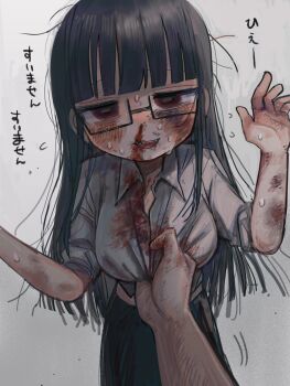 1girl 1other beaten black_hair black_skirt blood blood_on_clothes blood_on_face blunt_bangs blush breasts bruise bruise_on_face clothes_grab glass grey_background highres injury long_hair looking_at_viewer medium_breasts messy_hair parted_lips red_eyes sharp_teeth shinigami_dot_com shirt shirt_grab simple_background skirt solo sweat teeth translation_request upper_body white_shirt yasashii_naizou