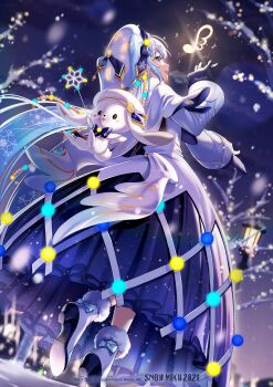 1girl 1other bass_clef beamed_sixteenth_notes beret blue_bow blue_gloves book bow braid character_name christmas_lights clock_print coat commentary_request fortissimo fur-trimmed_coat fur_trim gloves gold_trim hair_bow hair_ornament hat hatsune_miku highres holding holding_wand lamppost letta_illust long_hair looking_at_viewer looking_back multiple_hair_bows musical_note musical_note_hair_ornament musical_staff night night_sky official_alternate_costume open_mouth outdoors quarter_note rabbit rabbit_yukine sky smile snowflake_print twintails very_long_hair vocaloid wand white_coat white_hat yuki_miku yuki_miku_(2021)
