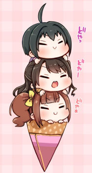 Rule 34 | 3girls, :>, ahoge, black hair, brown hair, chibi, closed eyes, closed mouth, commentary request, ice cream cone, idolmaster, idolmaster cinderella girls, igarashi kyoko, kohinata miho, komodj, multiple girls, open mouth, pink background, pink check school, shimamura uzuki, side ponytail, simple background, smile, teeth, upper teeth only, waffle cone