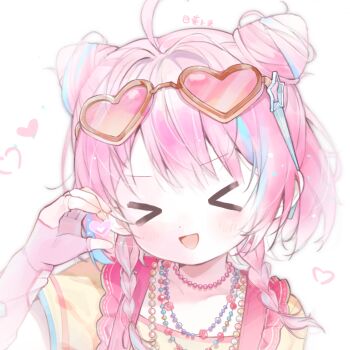 &gt;_&lt; 1girl ahoge baonu_de_zhanshen_caibutou bead_choker bead_necklace beads braid brown-framed_eyewear chinese_commentary choker close-up commentary_request cone_hair_bun dot_nose double_bun eyewear_on_head fingerless_gloves frilled_straps gloves hair_bun hair_intakes half-heart_hands happy heart heart-shaped_eyewear highres infinity_nikki jewelry light_blush light_particles long_hair looking_at_viewer multicolored_hair necklace nikki_(series) open_mouth overalls pink-tinted_eyewear pink_choker pink_gloves pink_hair pink_overalls shirt short_sleeves signature simple_background smile solo star_(symbol) streaked_hair sunglasses sweet_rhapsody_(infinity_nikki) t-shirt tinted_eyewear twin_braids upper_body white_background yellow_shirt