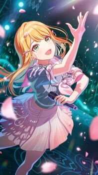 arm_up blonde_hair gakuen_idolmaster game_cg glowstick green_eyes hair_ribbon holding holding_microphone idol idol_clothes idolmaster microphone multicolored_hair official_art open_mouth orange_hair petals pink_skirt ribbon sailor_collar shiun_sumika skirt stage_lights