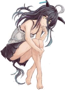 1girl ahoge animal_ears barefoot black_hair black_skirt breasts camisole closed_mouth ear_tag earrings full_body hair_between_eyes horse_ears horse_girl horse_tail jewelry long_bangs long_hair long_hair_between_eyes looking_at_viewer manhattan_cafe_(umamusume) multicolored_hair pleated_skirt simple_background single_earring skirt small_breasts smile solo tail umamusume white_background white_camisole white_hair yanagi_wakana yellow_eyes