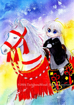 1girl ahoge black_kimono blue_eyes commentary_request eyebrows_hidden_by_hair flat_chest from_side full_body grey_hakama hair_between_eyes hakama horse horseback_riding japanese_clothes kimono long_hair looking_at_viewer original riding sandals solo tachibanamizuki traditional_media very_long_hair white_hair zouri