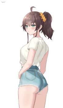 1girl ahoge alternate_costume aqua_eyes artist_name ass bare_legs blue_shorts blush breasts brown_hair casual closed_mouth commentary cowboy_shot crossed_bangs denim denim_shorts english_commentary expressionless from_behind hair_between_eyes hair_ornament hair_scrunchie highres hololive large_breasts legs_together long_sidelocks looking_back medium_hair midriff_peek natsuiro_matsuri orange_scrunchie ponytail scrunchie senpaisif shirt short_shorts short_sleeves shorts side_ponytail sidelocks simple_background solo t-shirt underbutt virtual_youtuber white_background white_shirt