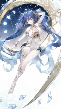 1girl absurdres ahoge ancient_greek_clothes arm_up barefoot black_skirt blue_eyes breasts commentary edison_(mvpg8237) feet gold_bra greco-roman_clothes hair_belt highres iuno_(wuthering_waves) jewelry large_breasts laurel_crown leg_wrap looking_at_viewer miniskirt multicolored_hair navel night parted_lips showgirl_skirt skirt sky smile solo star_(sky) starry_sky streaked_hair tacet_mark_(wuthering_waves) thighlet thighs toes twintails vambraces wuthering_waves