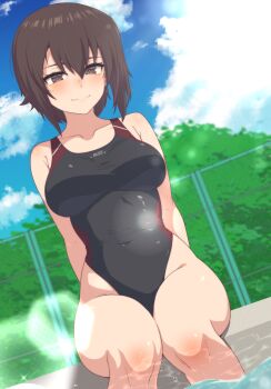 1girl absurdres ada_badguy black_hair black_one-piece_swimsuit blue_sky breasts brown_eyes chain-link_fence cloud commentary_request competition_swimsuit curvy day dutch_angle fence girls_und_panzer highleg highleg_one-piece_swimsuit highres large_breasts nishizumi_maho one-piece_swimsuit outdoors poolside shiny_skin short_hair sky smile soaking_feet solo swimsuit tree water wide_hips
