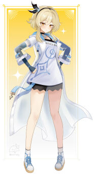 1girl black_gloves black_hairband black_shorts blonde_hair closed_mouth coat elbow_gloves fingerless_gloves full_body genshin_impact gloves hair_ornament hairband hand_on_own_hip highres long_sleeves looking_at_viewer lumine_(genshin_impact) lumine_(zhangjiajie)_(genshin_impact) official_alternate_costume open_clothes open_coat shoes short_hair_with_long_locks shorts sigggrain signature simple_background smile socks solo standing white_background white_shoes white_socks yellow_eyes