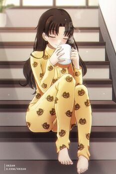 1girl artist_name barefoot blurry blurry_background blush brown_hair casual closed_eyes closed_mouth coffee coffee_mug commentary_request cup drinking_glass eyelashes fate/stay_night fate_(series) fingernails hair_down highres holding holding_cup indoors long_hair long_sleeves loungewear mug nail_polish paid_reward_available pajamas parted_bangs plant potted_plant sitting sitting_on_stairs solo stairs steam sunlight toes tohsaka_rin twitter_username waking_up window xkzan yellow_pajamas