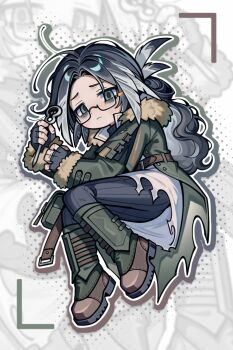 1girl arknights bags_under_eyes belt bird_girl black_gloves black_hair boots coat feather_hair fingerless_gloves fur-trimmed_coat fur_trim g62848 glasses gloves green_coat highres holding holding_knife knife long_hair long_sleeves looking_at_viewer messy_hair multicolored_hair red_pupils scar scar_on_hand shirt snegurochka_(arknights) solo torn_clothes turtleneck two-tone_hair white_hair white_shirt