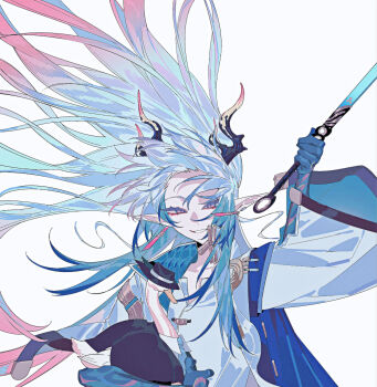 1boy absurdres acell1224 arknights blue_hands colored_extremities dragon_boy dragon_horns earrings eastern_dragon_horns floating_hair hair_floating_upwards highres holding holding_weapon horns jacket jewelry long_hair looking_at_viewer male_focus multicolored_hair ofuda_earrings pink_eyes pointy_ears simple_background smile solo streaked_hair upper_body very_long_hair weapon white_background white_hair white_jacket yi_(arknights)