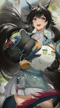1girl :d apron arknights arknights:_endfield azureol black_eyes black_gloves black_hair blurry blurry_background chen_qianyu_(arknights) chinese_commentary clothes_writing commentary cowboy_shot dragon_bean_(arknights) endfield_industries_logo gloves green_apron high_collar highres holding horns layered_sleeves long_hair long_sleeves open_mouth pleated_skirt short_over_long_sleeves short_sleeves skirt smile solo standing tail teeth upper_teeth_only very_long_hair waist_apron white_skirt wind yellow_eyes