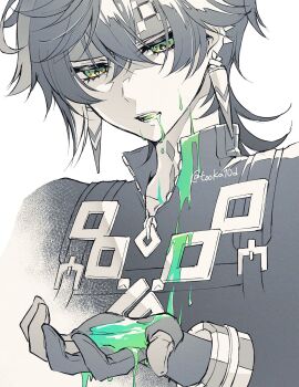 1boy arm_up bracelet collared_jacket commentary_request crossed_bangs earrings eyelashes fingerless_gloves genshin_impact gloves grey_background hair_behind_ear headband highres jacket jewelry kinich_(genshin_impact) male_focus medium_hair multicolored_eyes open_mouth piercing popped_collar simple_background solo teeth tooka10d upper_body vomit