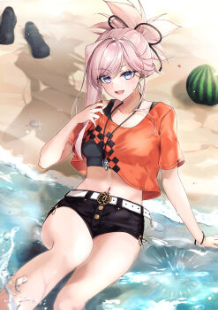 1girl absurdres beach belt black_shorts blue_eyes blush breasts cropped_shirt fate/grand_order fate_(series) food fruit grey_sports_bra hair_ribbon hane_yuki highres holding jewelry large_breasts long_hair looking_at_viewer miyamoto_musashi_(fate) miyamoto_musashi_(over_the_same_sky)_(fate) navel necklace open_mouth orange_shirt pink_hair ponytail ribbon shirt shore shorts smile solo sports_bra swept_bangs watermelon