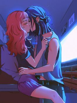2girls bare_arms between_legs black_hair black_shirt blunt_ends closed_eyes commentary ear_piercing earclip english_commentary eye_contact face-to-face grey_tank_top hair_bun hand_on_another&#039;s_shoulder hand_on_another&#039;s_waist highres indoors kininatteru_hito_ga_otoko_ja_nakatta kiss koga_mitsuki light_particles long_hair looking_at_another medium_hair midriff_peek mikrosou1 multiple_girls oosawa_aya piercing pink_hair purple_shorts shirt shorts single_side_bun smile tank_top television yuri