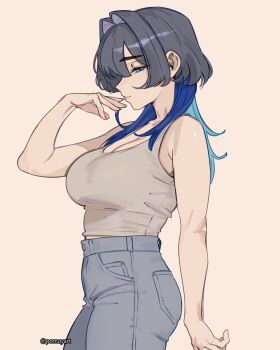 1girl alternate_costume bare_arms blue_eyes blue_hair blue_pants breasts cleavage colored_inner_hair commentary denim english_commentary from_side grey_tank_top hair_intakes hand_up high-waist_pants highres hololive hololive_english jeans large_breasts long_hair looking_at_viewer multicolored_hair ouro_kronii pants pomuya simple_background solo tank_top virtual_youtuber wolf_cut