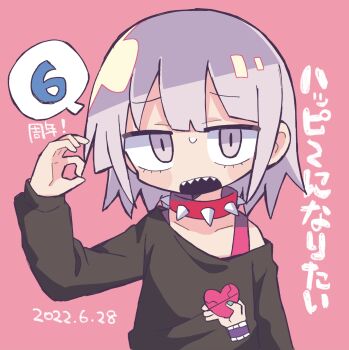 1girl black_shirt blunt_bangs blush_stickers collar collarbone commentary_request dated grey_eyes grey_hair hand_up happy-chan_(nanawo_akari) happy_ni_naritai_(nanawo_akari) highres indie_utaite looking_at_viewer off_shoulder open_mouth print_shirt red_collar richard_(richaball) sharp_teeth shirt short_hair solo spiked_collar spikes spoken_number teeth translation_request upper_body