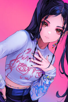 1girl black_nails bracelet closed_mouth commentary cropped_shirt expressionless eyelashes fingernails forehead gradient_background hand_on_own_chest hand_on_own_hip hand_up highres jewelry long_sleeves looking_at_viewer midriff minj_kim nail_polish original pink_background print_shirt purple_hair red_eyes ring shirt solo standing symbol-only_commentary twintails upper_body white_shirt