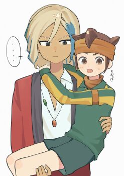 2boys blue_hair brown_hair carrying carrying_person endou_mamoru gouenji_shuuya height_difference inazuma_eleven inazuma_eleven_(series) inazuma_eleven_go looking_at_viewer multicolored_hair multiple_boys shirt simple_background soccer_uniform sportswear twitter two-tone_hair upper_body white_background white_shirt