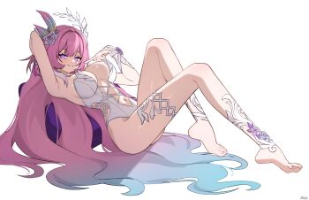 1girl absurdres alternate_costume arm_behind_head barefoot blue_hair breasts closed_mouth clothing_cutout cyrene_(demiurge)_(honkai:_star_rail) cyrene_(honkai:_star_rail) feet flower from_side full_body gradient_hair hair_flower hair_ornament hand_up highres honkai:_star_rail honkai_(series) large_breasts leotard long_hair looking_at_viewer multicolored_hair navel pink_hair pointing pointing_at_viewer purple_eyes simple_background sitting smile solo stomach stomach_cutout strapless strapless_leotard toenails toes very_long_hair white_background white_leotard x_xith_x