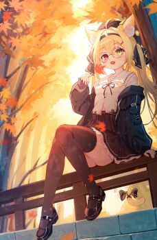 animal_ears autumn_leaves black_thighhighs brick_wall cat_ears cat_girl denghuo_ju_(vtuber) green_eyes heterochromia highres indie_virtual_youtuber leaf maple_leaf maple_tree on_railing railing red_eyes school_uniform serafuku sitting thighhighs tree virtual_youtuber zhuqugongfang