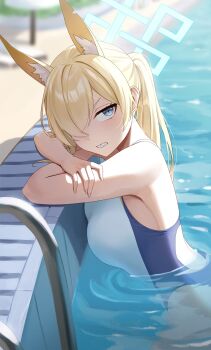 1girl absurdres animal_ear_fluff animal_ears blonde_hair blue_archive blue_eyes breasts closed_mouth fox_ears fox_girl hair_over_one_eye halo highres kanna_(blue_archive) kanna_(swimsuit)_(blue_archive) looking_at_viewer medium_breasts nasol official_alternate_costume one-piece_swimsuit partially_submerged ponytail poolside solo swimsuit water white_one-piece_swimsuit