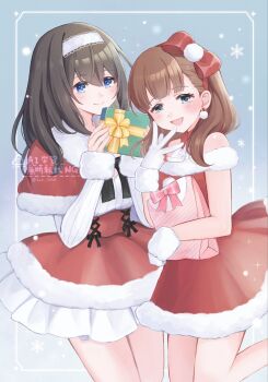 2girls black_hair blue_eyes bow box brown_hair closed_mouth commission dress fur-trimmed_dress fur_trim gift gift_box gloves green_eyes hair_bow hairband highres holding holding_gift idolmaster idolmaster_cinderella_girls looking_at_viewer multiple_girls open_mouth red_bow red_dress sagisawa_fumika sakuma_mayu santa_costume shirako_(srk_srtk) skeb_commission smile snowflakes sparkle standing watermark white_gloves