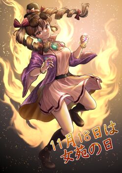 1girl bangle black_hat black_socks blonde_hair bow bracelet brown_shoes closed_mouth coat commentary_request dress drill_hair earrings eyewear_on_head fire hair_bow hat hat_bow highres jewelry kneehighs kyabekko long_hair looking_at_viewer mini_hat mini_top_hat multiple_hair_bows multiple_rings necklace open_clothes open_coat pendant pink_bow pink_dress purple_coat red_bow ring round_eyewear shoes smile socks solo sunglasses top_hat touhou translation_request twin_drills yorigami_jo&#039;on