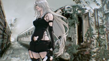 1girl a2_(nier:automata) android black_shorts commentary_request grey_hair grey_sky hair_over_one_eye highres holding holding_sword holding_weapon long_hair looking_at_viewer mole mole_under_mouth nier:automata nier_(series) nutori_manga outdoors shorts sky solo standing sword train very_long_hair weapon