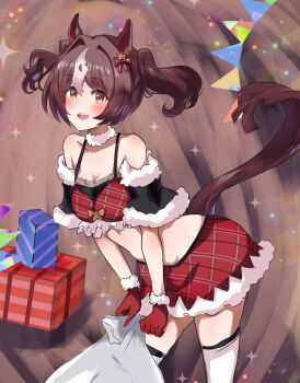 1girl absurdres animal_ears bandeau bare_shoulders blush bow breasts brown_eyes brown_hair cleavage collarbone commentary_request fur_collar fur_trim gloves gran_alegria_(umamusume) hair_between_eyes hair_bow hair_ornament highres holding holding_sack horse_ears horse_girl horse_tail looking_at_viewer medium_breasts medium_hair multicolored_hair open_mouth red_bandeau red_bow red_gloves red_skirt sack skirt smile solo stomach tail thighhighs umamusume vandy76 white_thighhighs