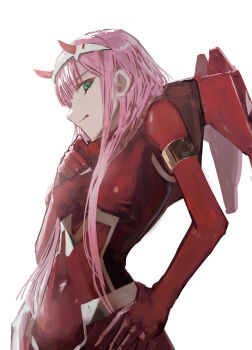 1girl absurdres bodysuit breasts cokei commentary_request covered_navel darling_in_the_franxx eyeliner gloved_sleeves green_eyes hairband hand_on_own_hip highres horns long_hair long_sleeves looking_at_viewer makeup mecha_pilot_suit medium_breasts parasite_suit_(darling_in_the_franxx) pink_hair profile red_bodysuit red_eyeliner red_horns sideways_glance simple_background smile solo upper_body very_long_hair white_background white_hairband zero_two_(darling_in_the_franxx)
