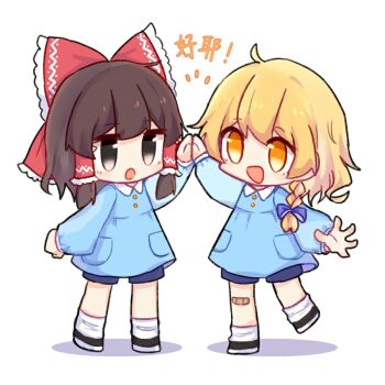 2girls aged_down alternate_costume bandaid bandaid_on_knee bandaid_on_leg blonde_hair blue_bow blue_shirt blue_shorts bow braid brown_eyes brown_hair chibi chibi_only child chinese_commentary chinese_text commentary_request frilled_bow frilled_hair_tubes frills hair_bow hair_tubes hakurei_reimu high_five kindergarten_uniform kirisame_marisa long_hair long_sleeves multiple_girls nizi_nnz no_headwear open_mouth red_bow shirt shoes shorts side_braid single_braid smile socks touhou translation_request white_socks