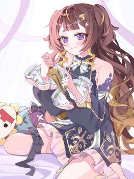 1girl ankle_cuffs anya_melfissa anya_melfissa_(1st_costume) bare_shoulders barefoot black_dress blonde_hair blonde_streaks blunt_bangs bow bowtie brown_hair center_frills closed_mouth commentary dagger detached_sleeves dress frilled_dress frilled_sleeves frills gradient_hair hair_ornament hanapy hashtag-only_commentary highres holding holding_dagger holding_knife holding_weapon hololive hololive_indonesia knife kris_(weapon) kris_hair_ornament leg_ribbon long_hair long_sleeves mascot multicolored_hair on_bed puffy_sleeves purple_eyes reverse_grip ribbon short_dress sidelocks sitting sleeveless sleeveless_dress smile streaked_hair stuffed_toy symbol-only_commentary tatang_(pavolia_reine) thigh_ribbon thigh_strap two_side_up udin_(kureiji_ollie) virtual_youtuber wariza wavy_hair weapon white_bow white_bowtie